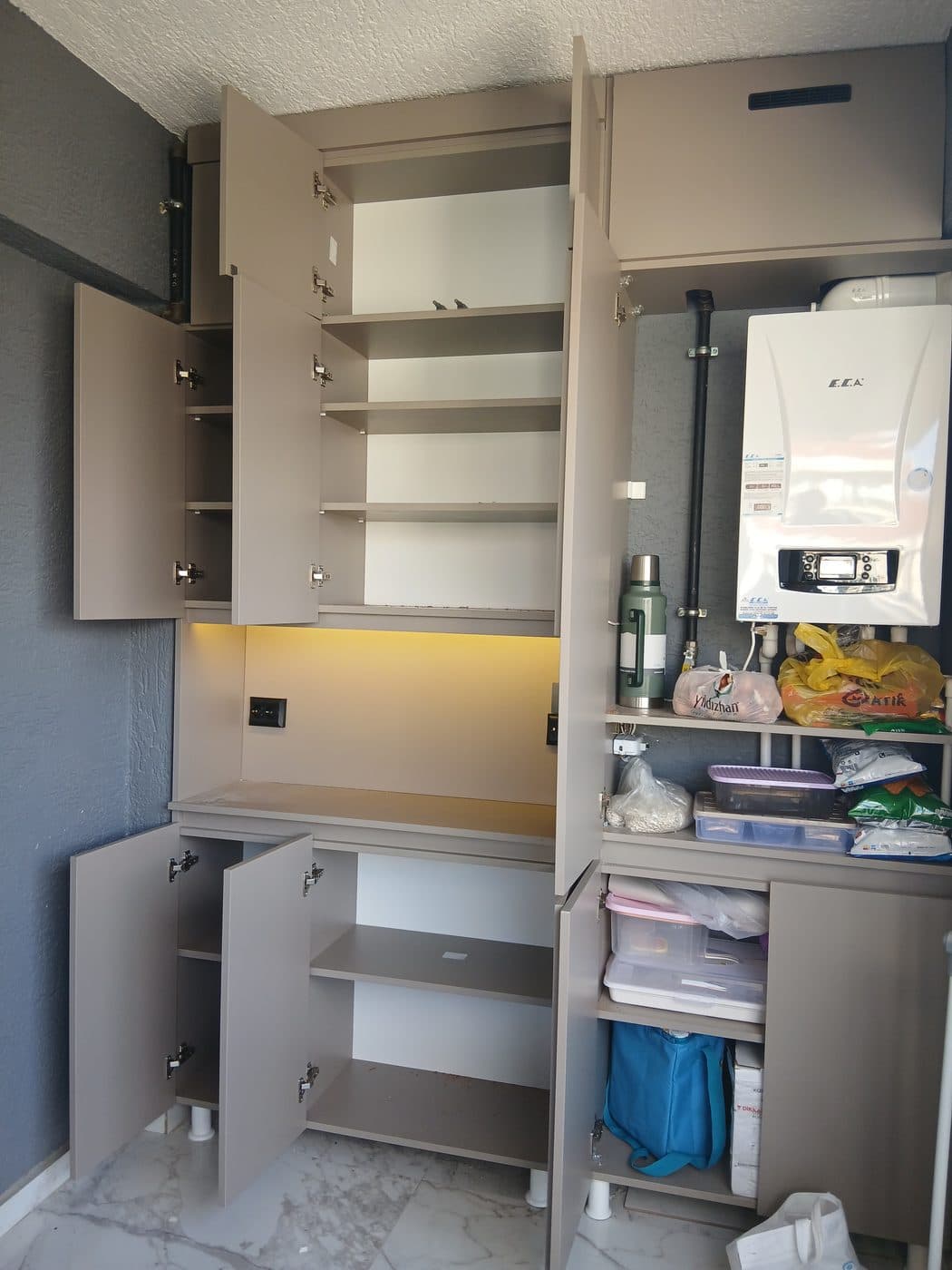 Vizon Kahve & Saklama Dolabı