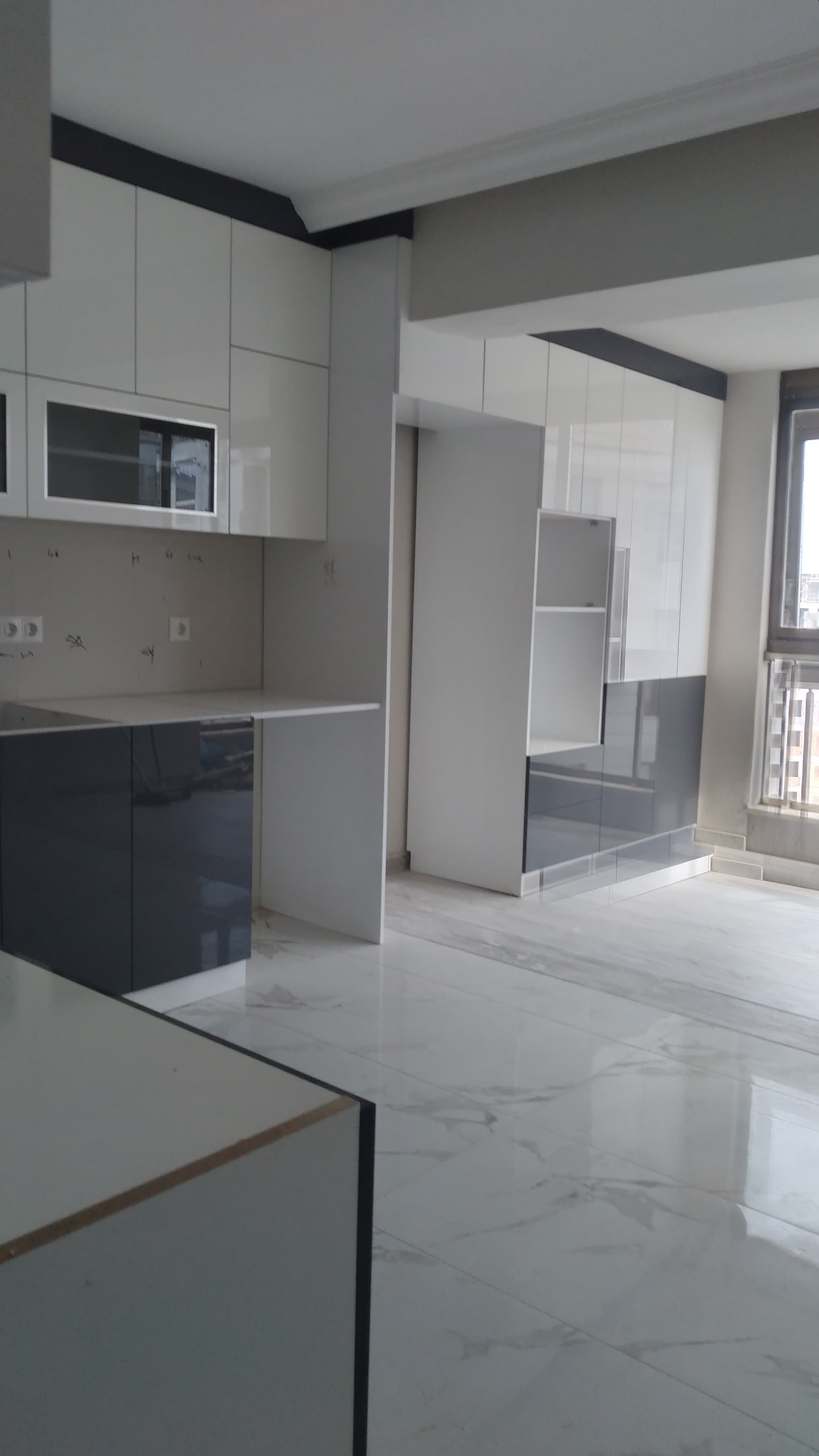 LED Işıklı Antrasit-Beyaz Modern Mutfak